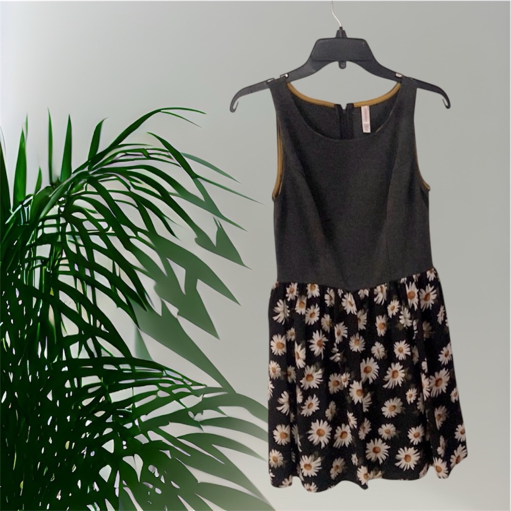 Xhilaration Dark Gray Floral Tank Dress – Yellow & White Flowers, Size M - Picture 2 of 13